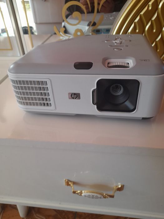 Vând proector hp