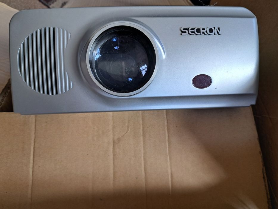 Продам проектор для домашнего кинотеатра