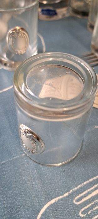 Кристален сервиз със сребърни орнаменти