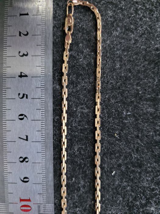 Цепь золотая с крестиком.