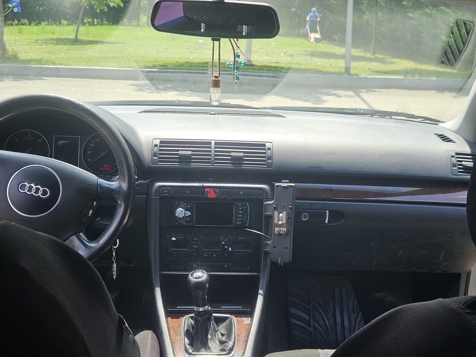Vând Audi A4 limuzina