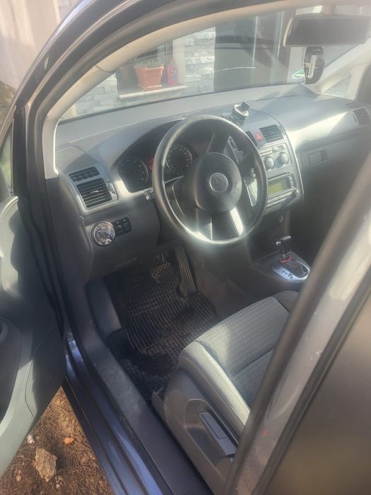Vand volkswagen touran1.6 cutie viteza automata