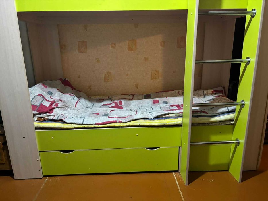 Двухъярусная кровать