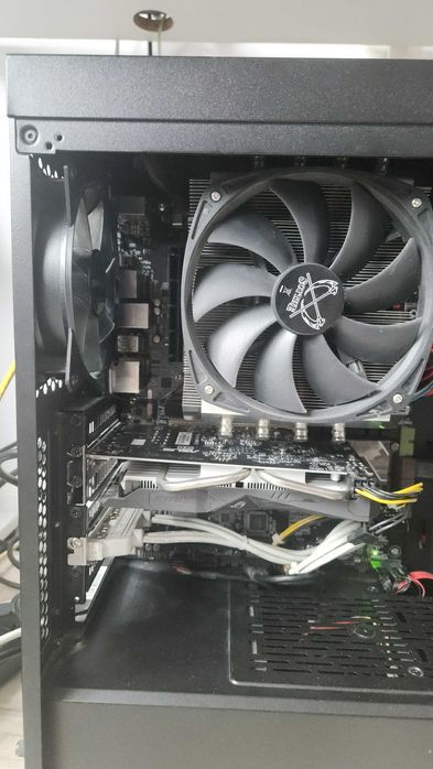 Unitate PC + 2 monitoare - 8 cores, 16gb, 250gb ssd, 2tb hdd