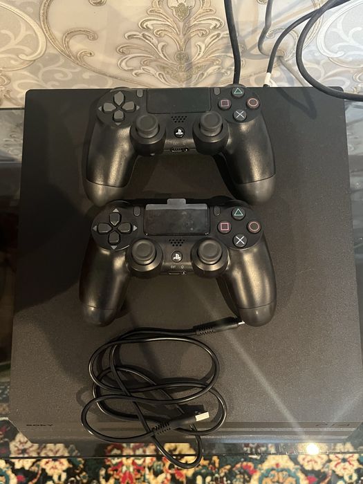 Продам PlayStation 4 Pro