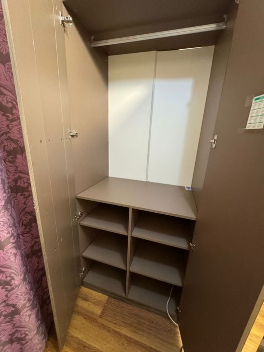 Шкаф спальный с зеркалом