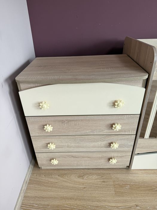 Детска кошара-люлка и скрин