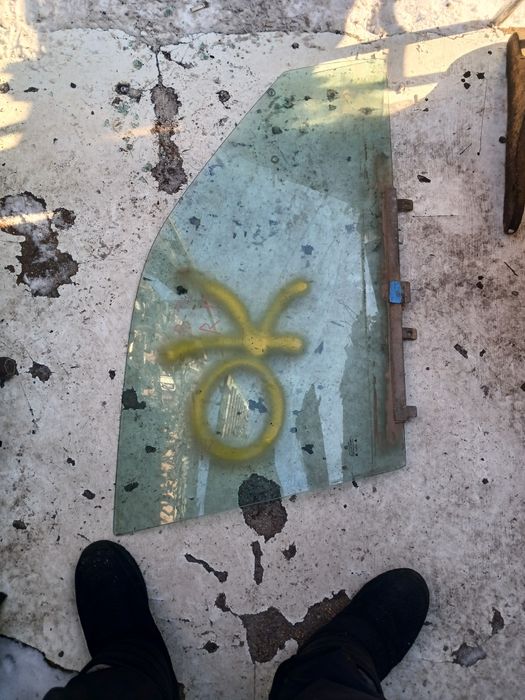 Стекло двери Фольксваген ПасатВ3