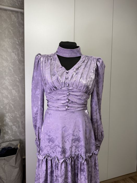 Платье с вырезом