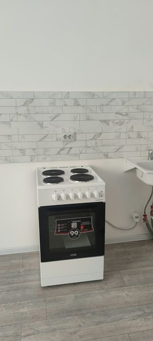 электрическая кухонная плита Artel Comarella 50 00-E белого цвета.