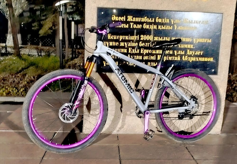 Продам велик атомик