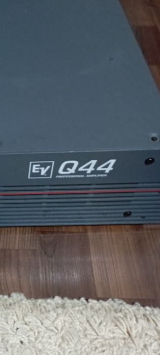 Vînd amplificator EV q44