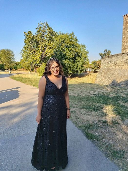 Официална черна рокля