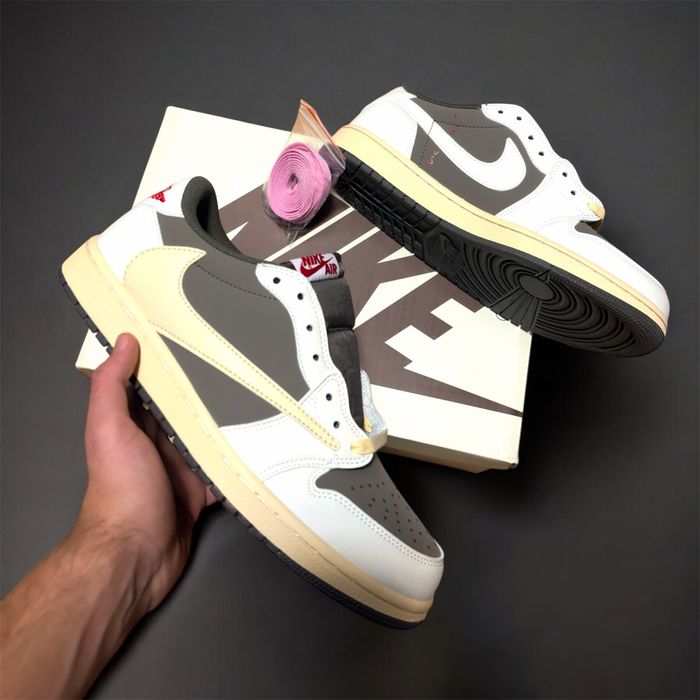 Nike Air Jordan 1 Retro Low OG x Travis Scott "Reverse Mocha" - 43