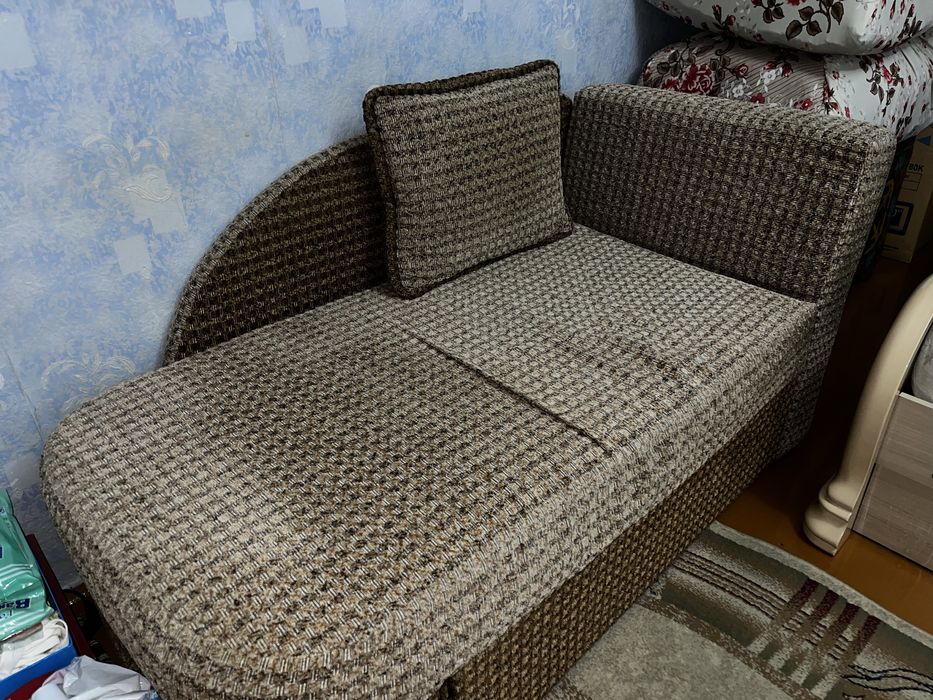 Продам срочно детский диван