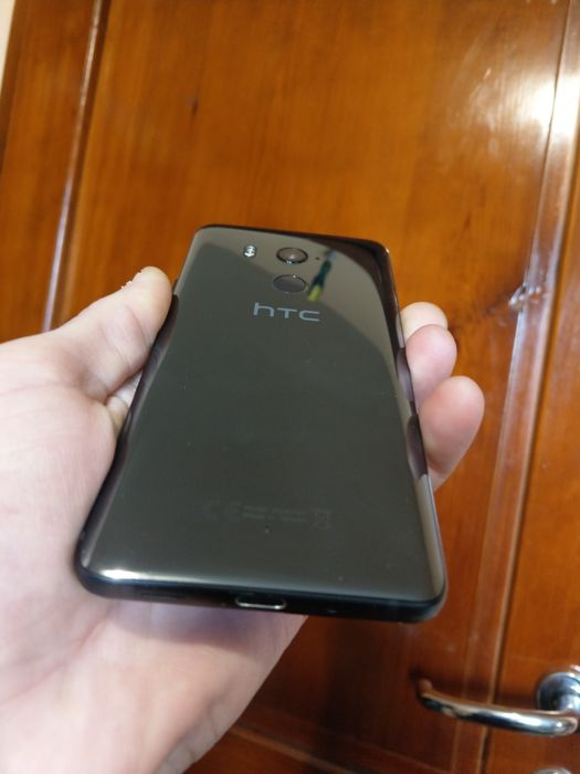 HTC U11 plus 6/128gb. Ip68.
