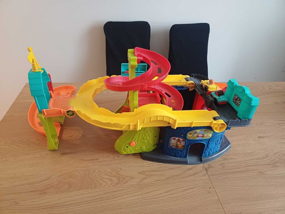Fisherprice писта кула 1,5 до 5 години