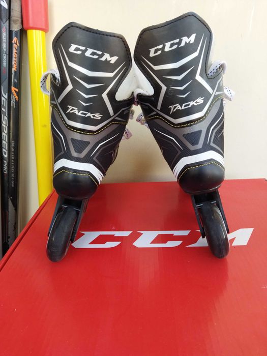 Роликовые хоккейные коньки