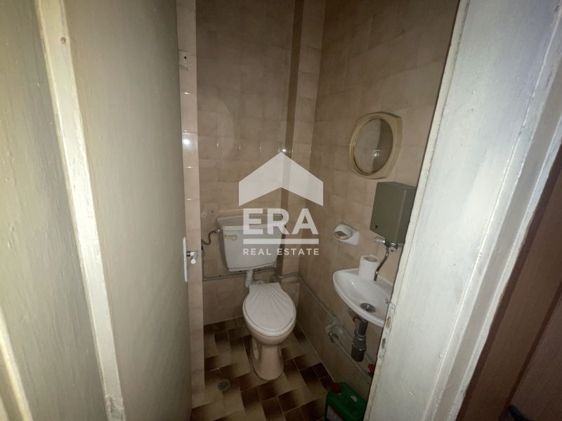 Продава се Тристаен апартамент в Кърджали, Център - 105 кв.м за 1096 €/кв.м - Снимка #7