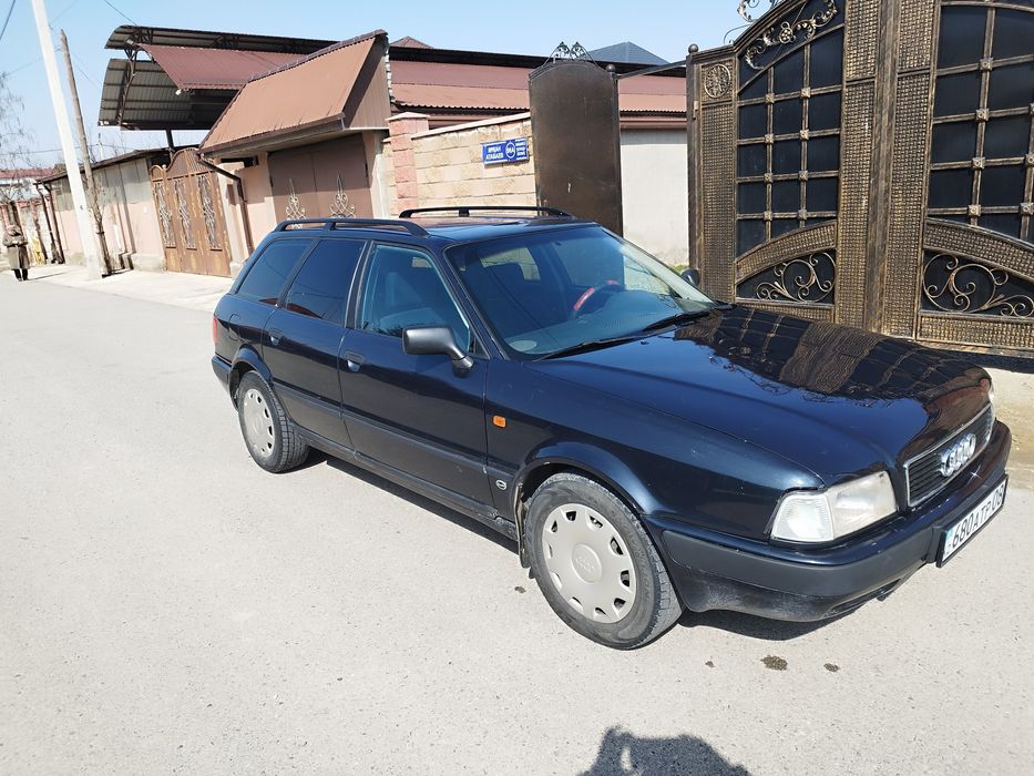 Автомобиль  ауди б 4