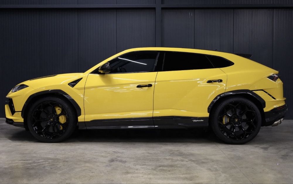 Lamborgihini urus Performante-Akrapovic-Carbon