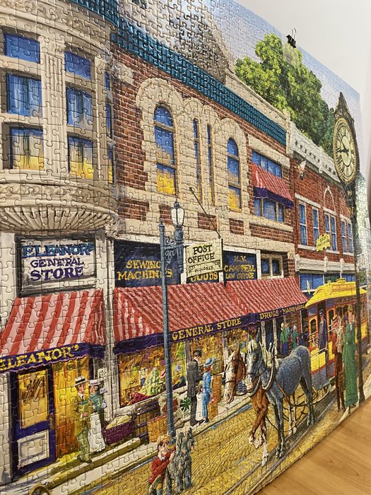 Нареден пъзел Ravensburger 2000 части- Магазинът на Елън