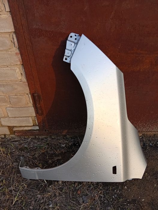 Продам крыло на Шевроле кобальт