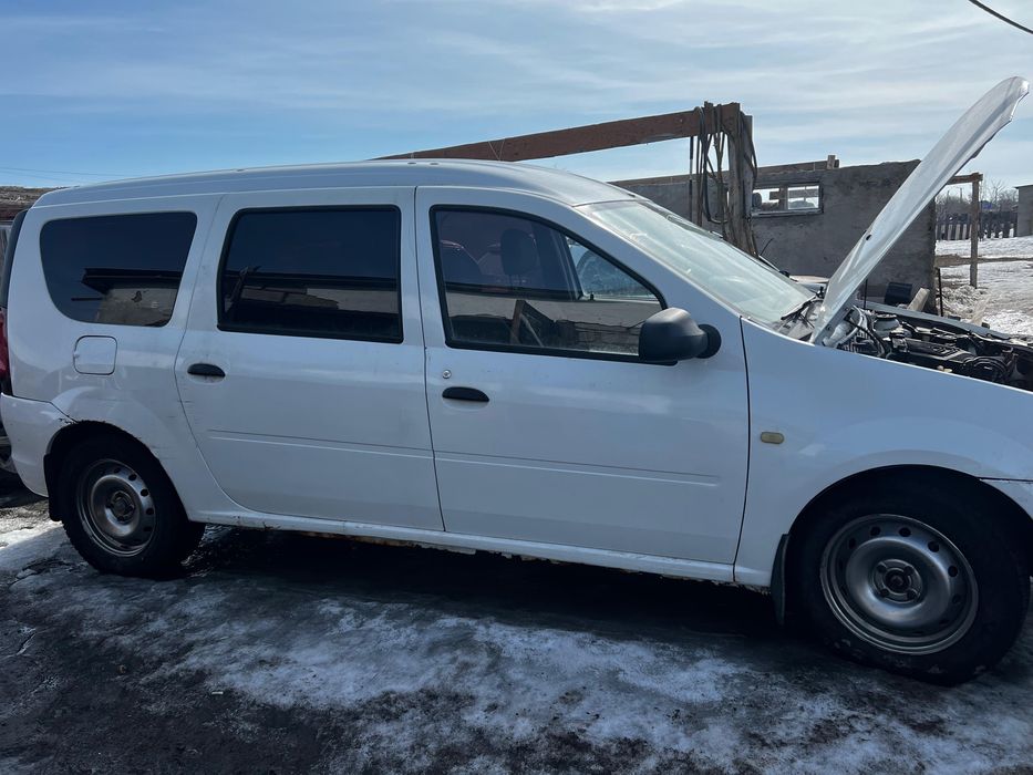 Продам на запчасти Ларгус 2013г