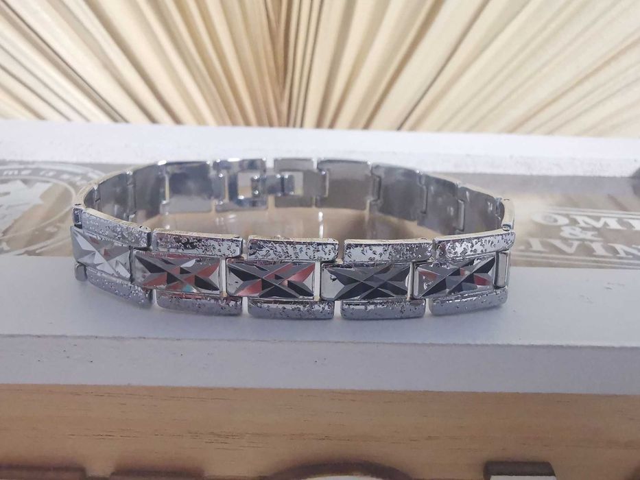 Гривни от медицинска стомана