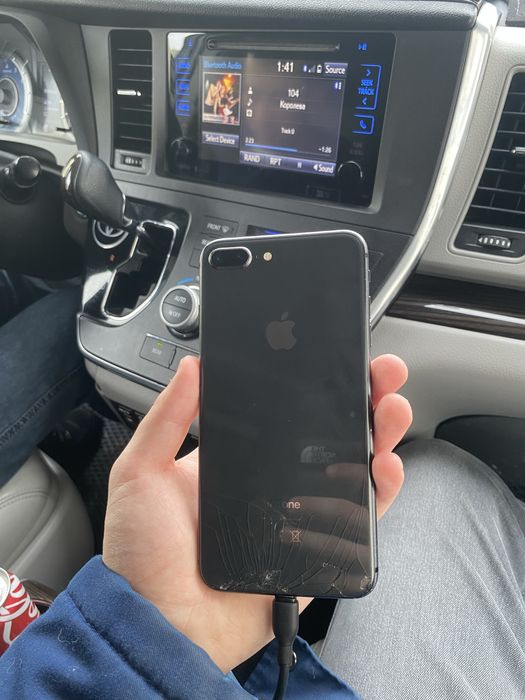 Айфон 8+ сатылады