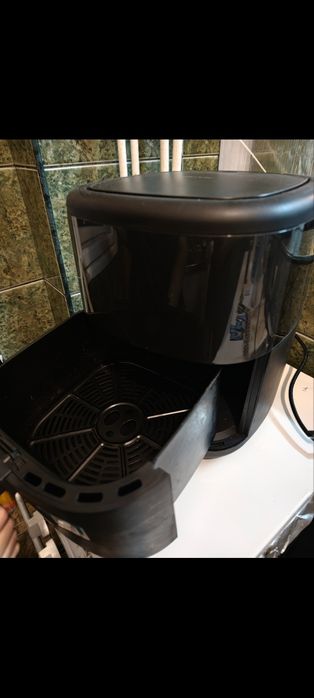 Vand airfrier, e ca nou, nu il folosesc