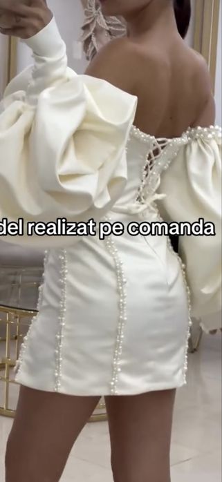 Rochită  mărimea XS-S la jumatate de pret. Achizitionata cu 2200 pe tru stare civila.