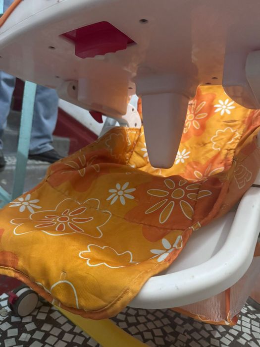 Стульчики для кормления digbaby