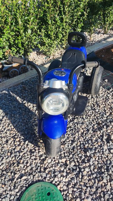 Акумулаторно моторче. Триколка