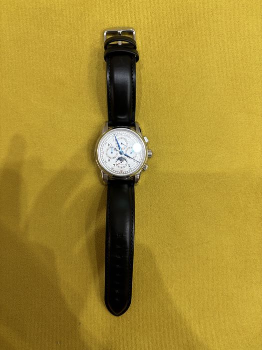 Часы Carnival в идеальном состоянии.