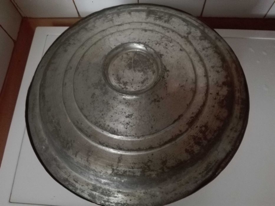 Затварячка за буркани и медни чиния и тенджера .