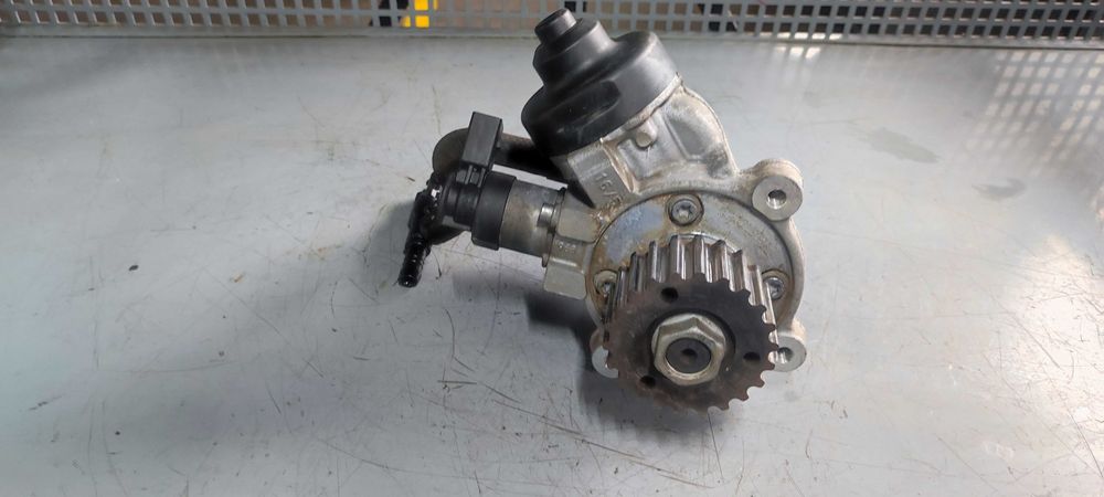 Pompa injectie volkswagen vw touran 2 DFE 2.0 150 cp cod04L130755D