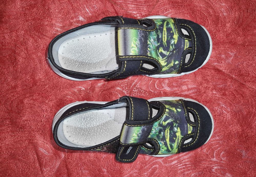 Детски чехли и пантофки