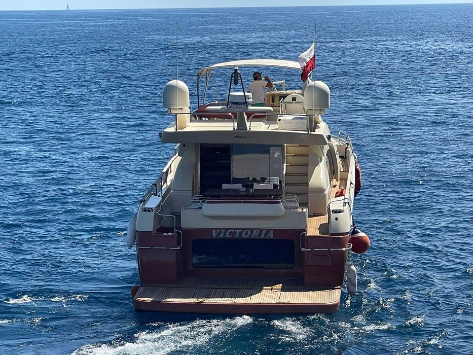 AMBARCATIUNE cu motor yacht
