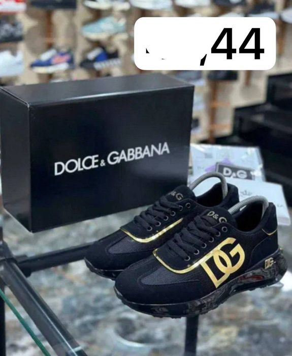 Adidași bărbați diferite modele