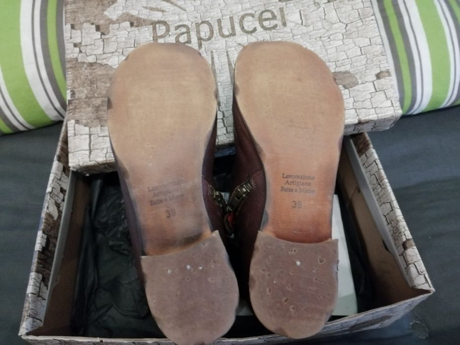 Vând ghete mărimea 38 Designer Angela Vasiliu