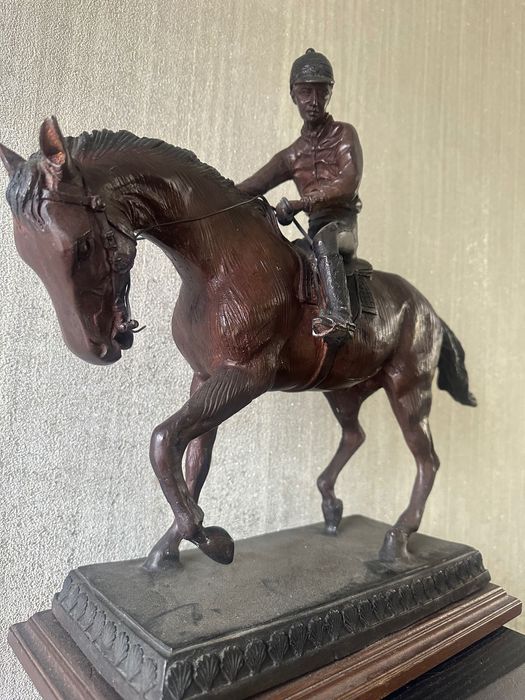 Масивна Бронзова Скулптура "Кон с Жокей" – 53 см / 10 кг