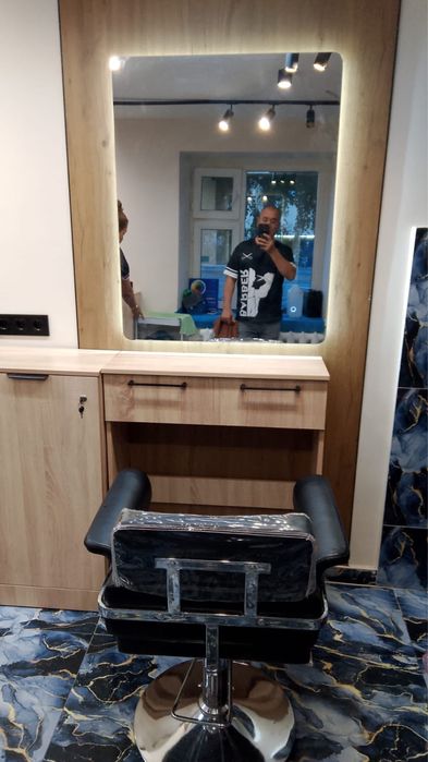 Продается кресло для парикмахеров