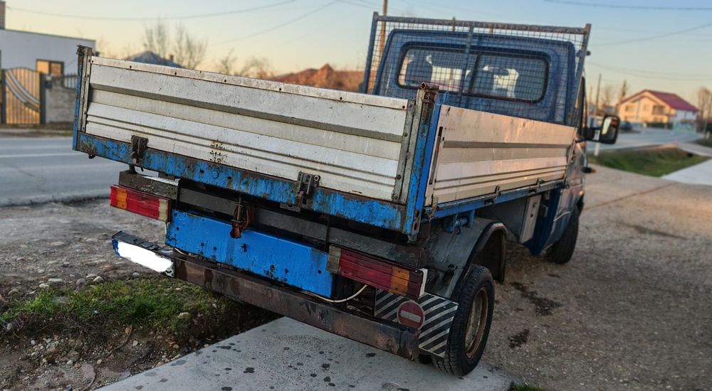Mercedes-Benz / basculantă pe cutie / trilaterala / 411CDI /