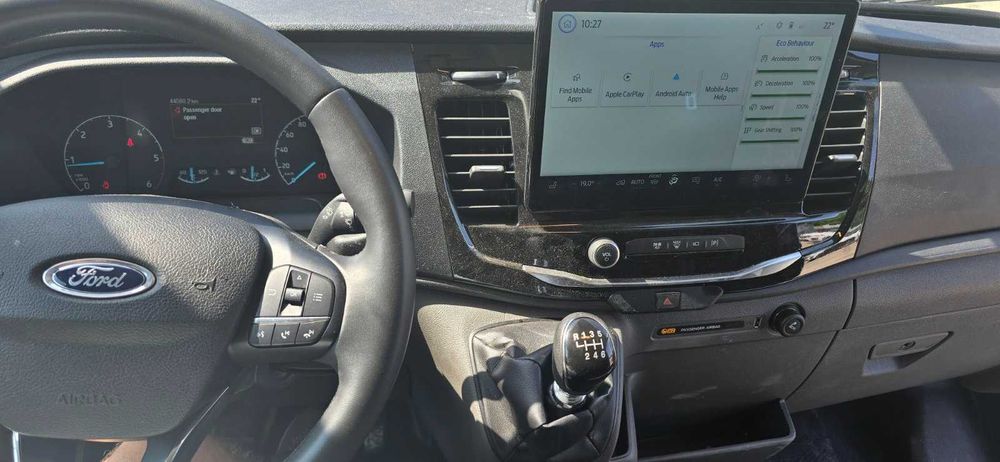 Чисто нов бус дълга база под наем - Ford Transit 2024 година