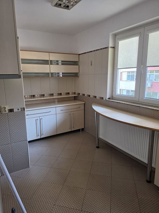 Apartament spațios, luminos, compus din 4 camere, situat in vila, et. 2, 110 mp, supraveghere video