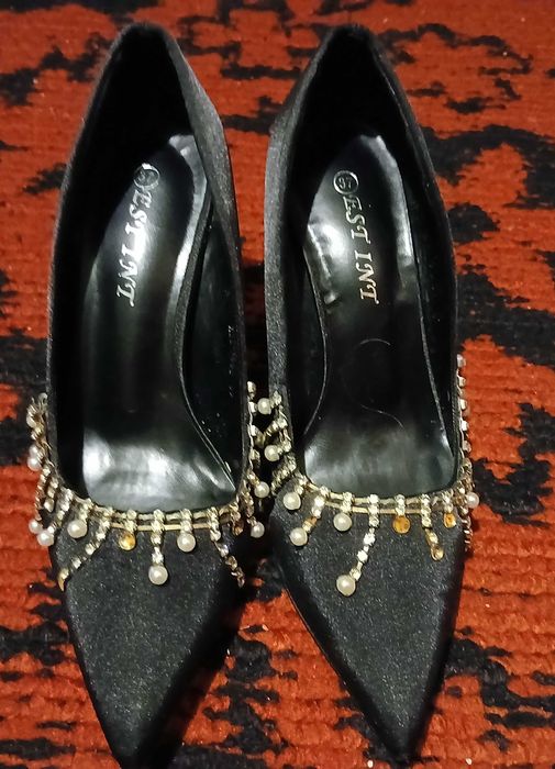 Pantofi Stiletto Negri Satin - Noi cu Perle și Strasuri