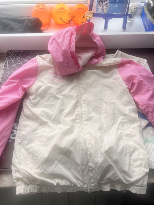 Ветровка и свитеры для девочек