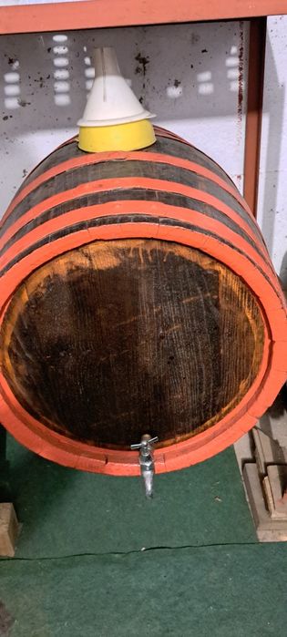 Vând Butoi Dud 70 L, Butoi Fag 110 L,  și Butoi Grecia 110 L