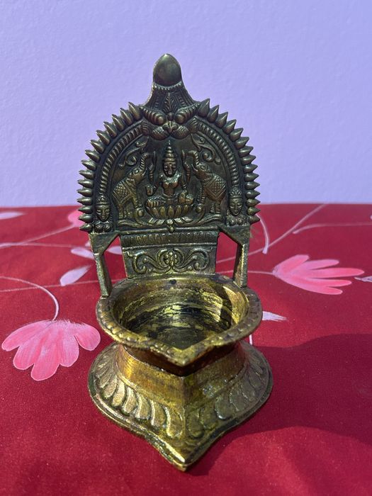 Candelă Diya Decorativă din Alamă – Stil Indian Vintage